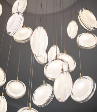 bomma-lens-chandelier-pendant-hand-made-lighting-lemarket-highlights-detail