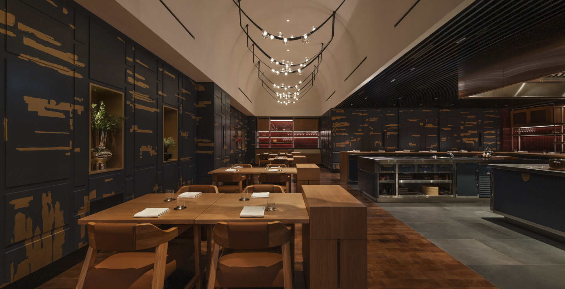 Dew_Drops_Atlantis the Palm Dubai_BOMMA_BishopDesign_FZN_DiningRoom_PH_NateleeCocks_039
