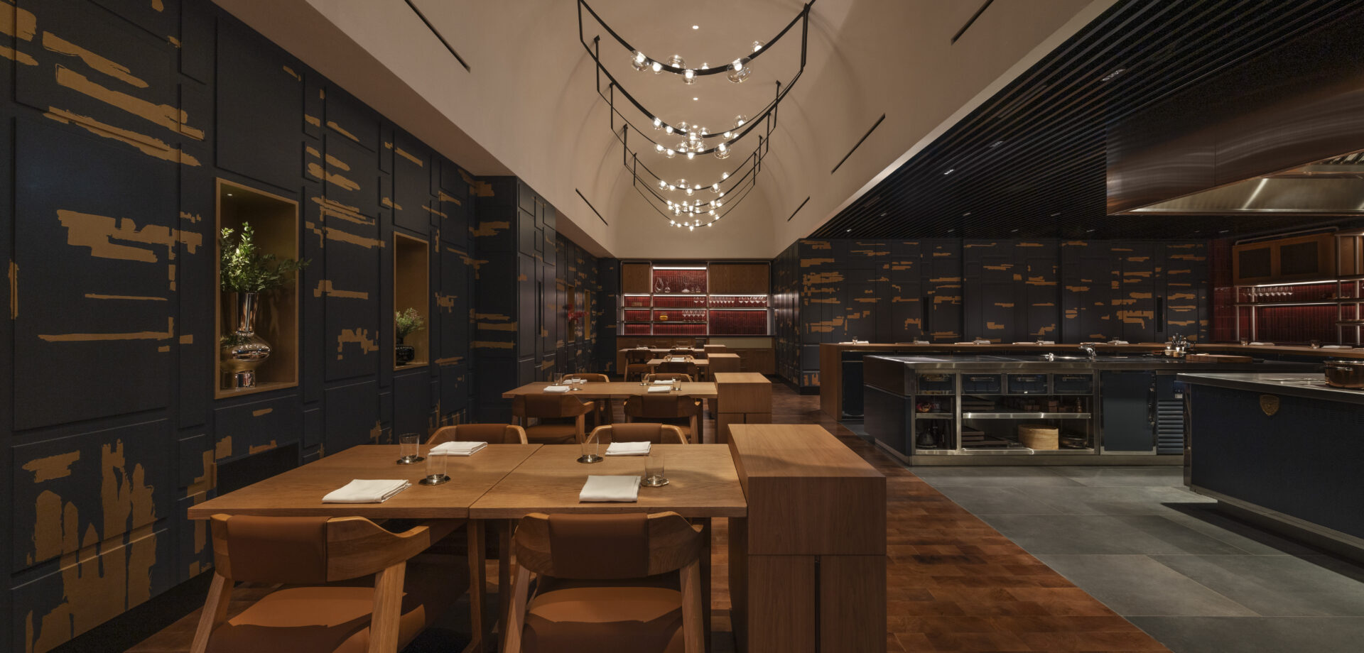 Dew_Drops_Atlantis the Palm Dubai_BOMMA_BishopDesign_FZN_DiningRoom_PH_NateleeCocks_039