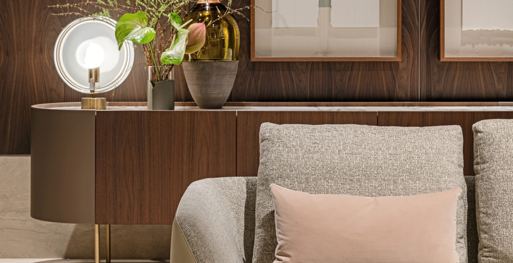 Orbital_Bomma_Turri_stand_SDM25 Joel living room 04_ph_ftfoto